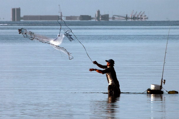 Tom Carnahan Image fishing at the shore